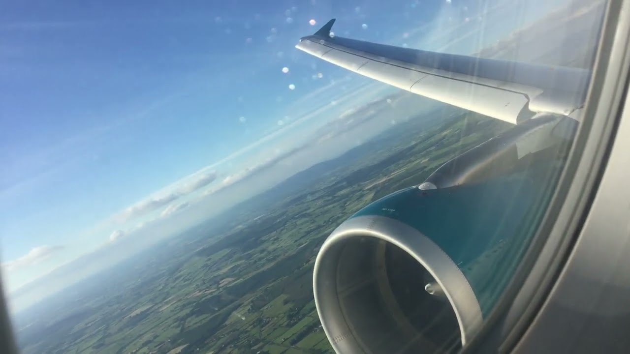 Aer Lingus A320 landing at Cork Airport
