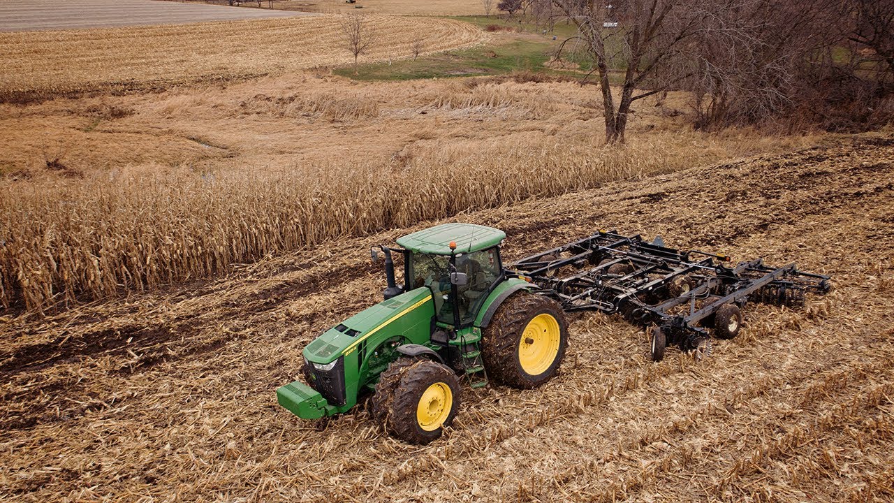 Tillage Time | John Deere 8235R | Earthmaster 3000 VT