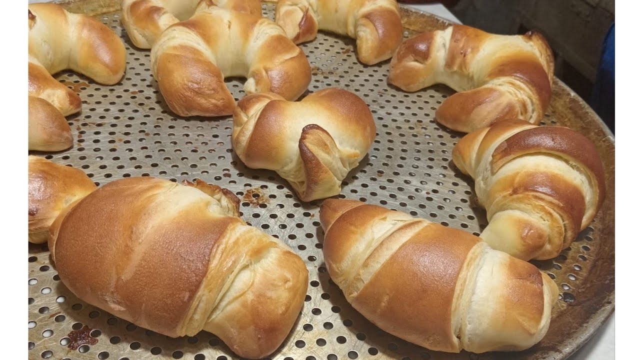 Receta para preparar cuernitos!! #recetasfaciles #cocineros #panaderia #principiantes
