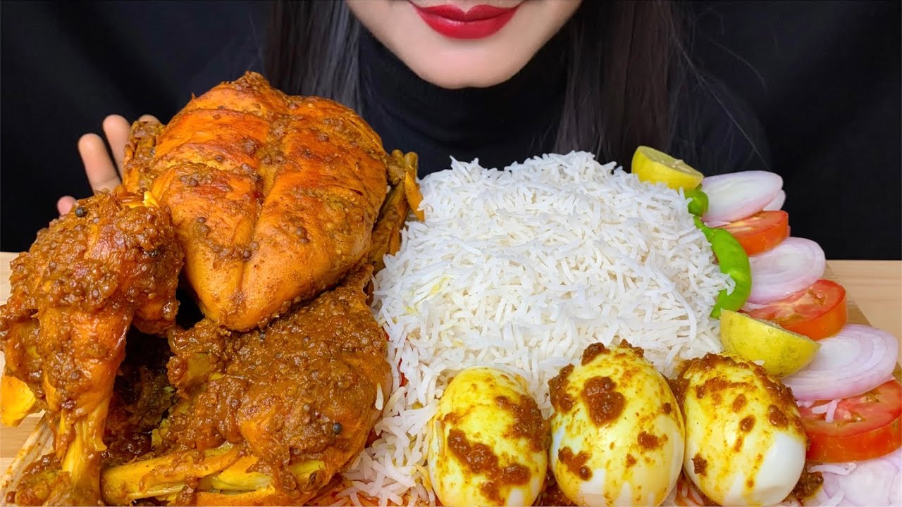 EATING WHOLE CHICKEN CURRY WITH WHITE RICE, BOILED EGGS AND GREEN CHILLI(MUKBANG ASMR EATING SHOW)