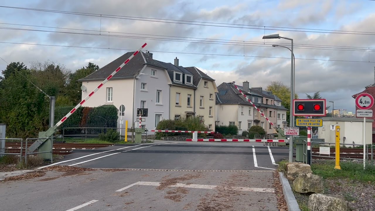 Spoorwegovergang Luxembourg (L) // Eisebunn Kräizgang // Railroad Crossing