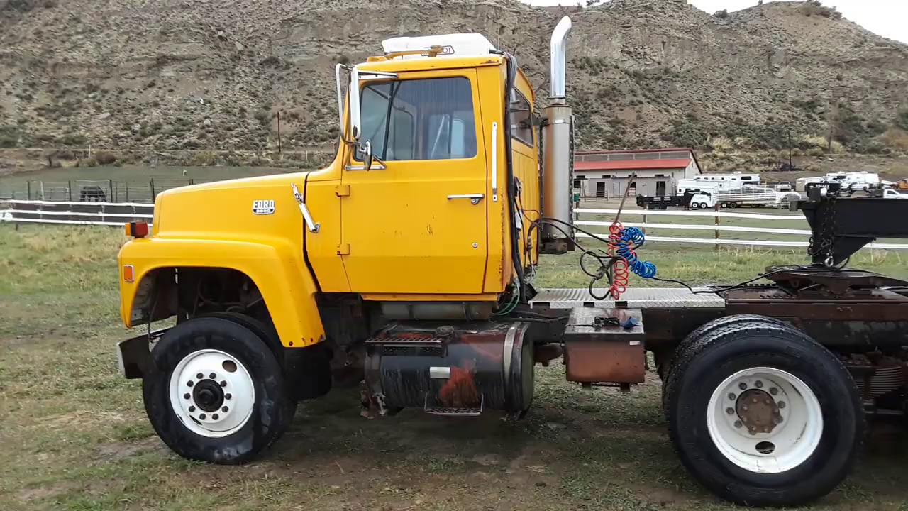 1985 Ford l9000 walk around.