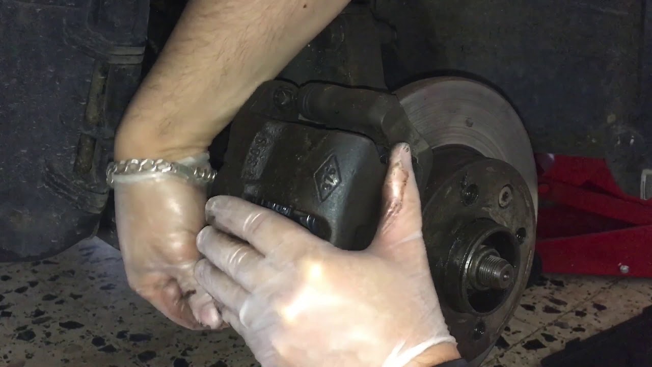 Remplacer ses plaquettes de freins - Renault Clio 2
