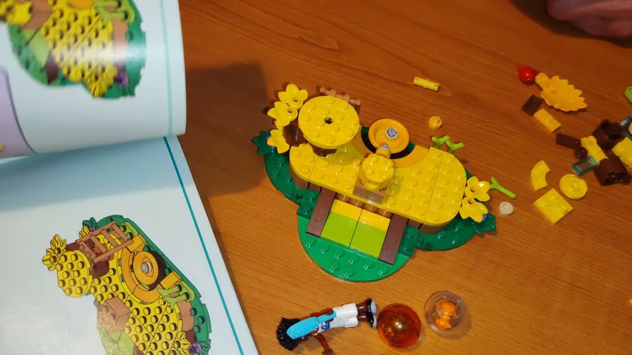 Unboxing and assembling the LEGO Friends bricks 42601