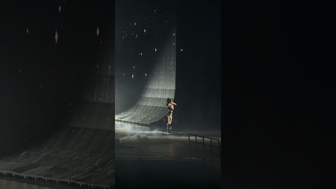 Like Jennie + ExtraL + Starlight (Jennie solo) - 251130 BLACKPINK DEADLINE in Singapore 