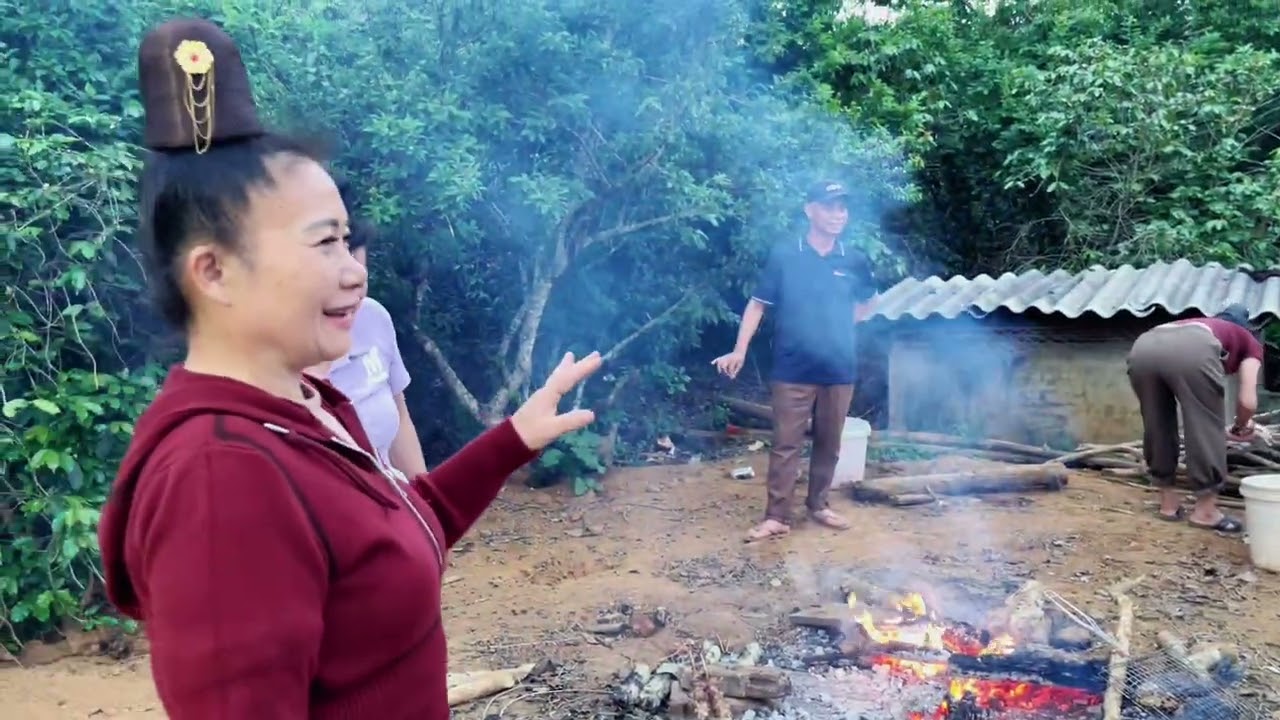 Đội múa chị em đoàn kết Lên ăn cá đốt cùng gia đình Lò Liên vui lắm 