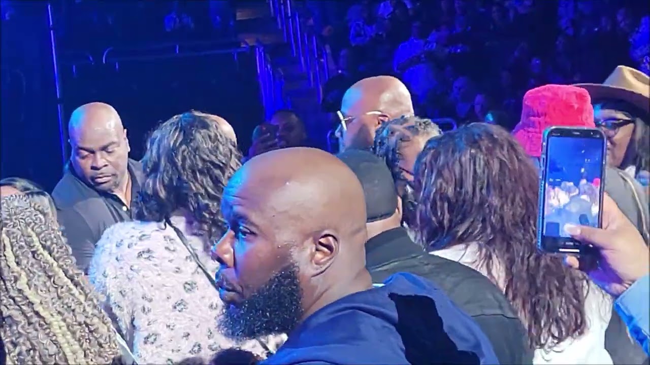 Aaron Hall of GUY Brings the Heat as He Takes 'Let's Chill' into the crowd! #LegacyTour 3/24/2023