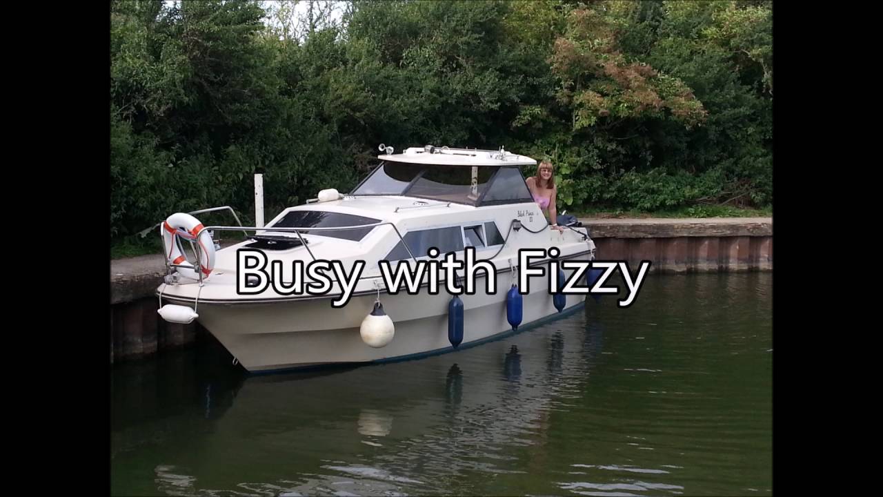 Busy with Fizzy episode 19 (Insulating and re-carpeting the boat)