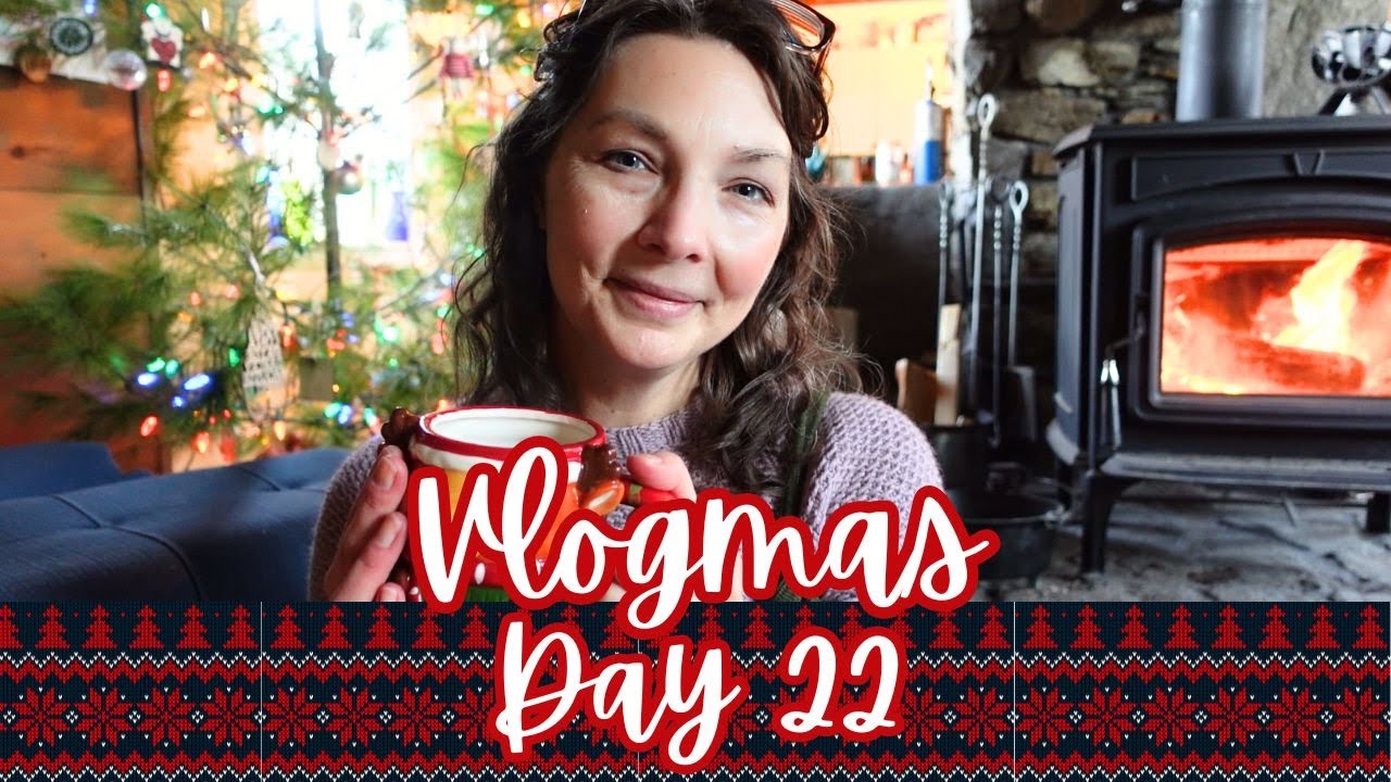 Holiday prep, more cookies, housework (but festive!) and chatty bits in between || Vlogmas day 22