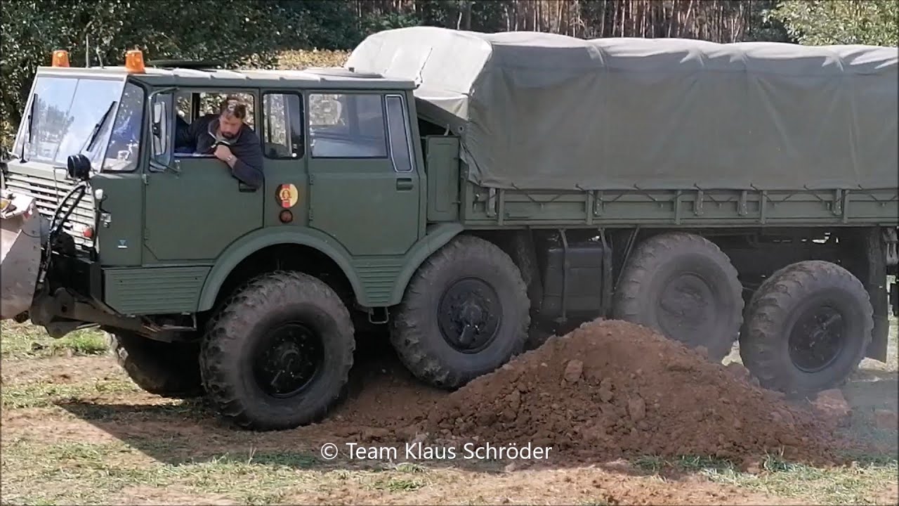 Tatra 813 im Gel&auml;nde