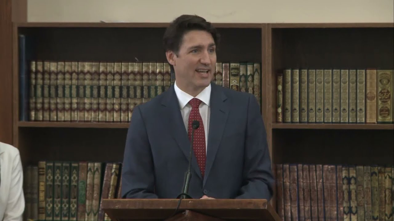 Prime Minister Justin Trudeau visits Hamilton mosque (Jul 20th 2021)