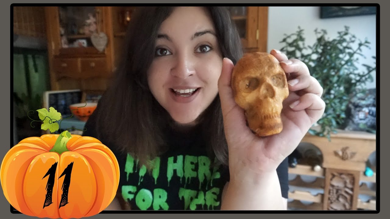 Spooky Month! Pizza Skulls!