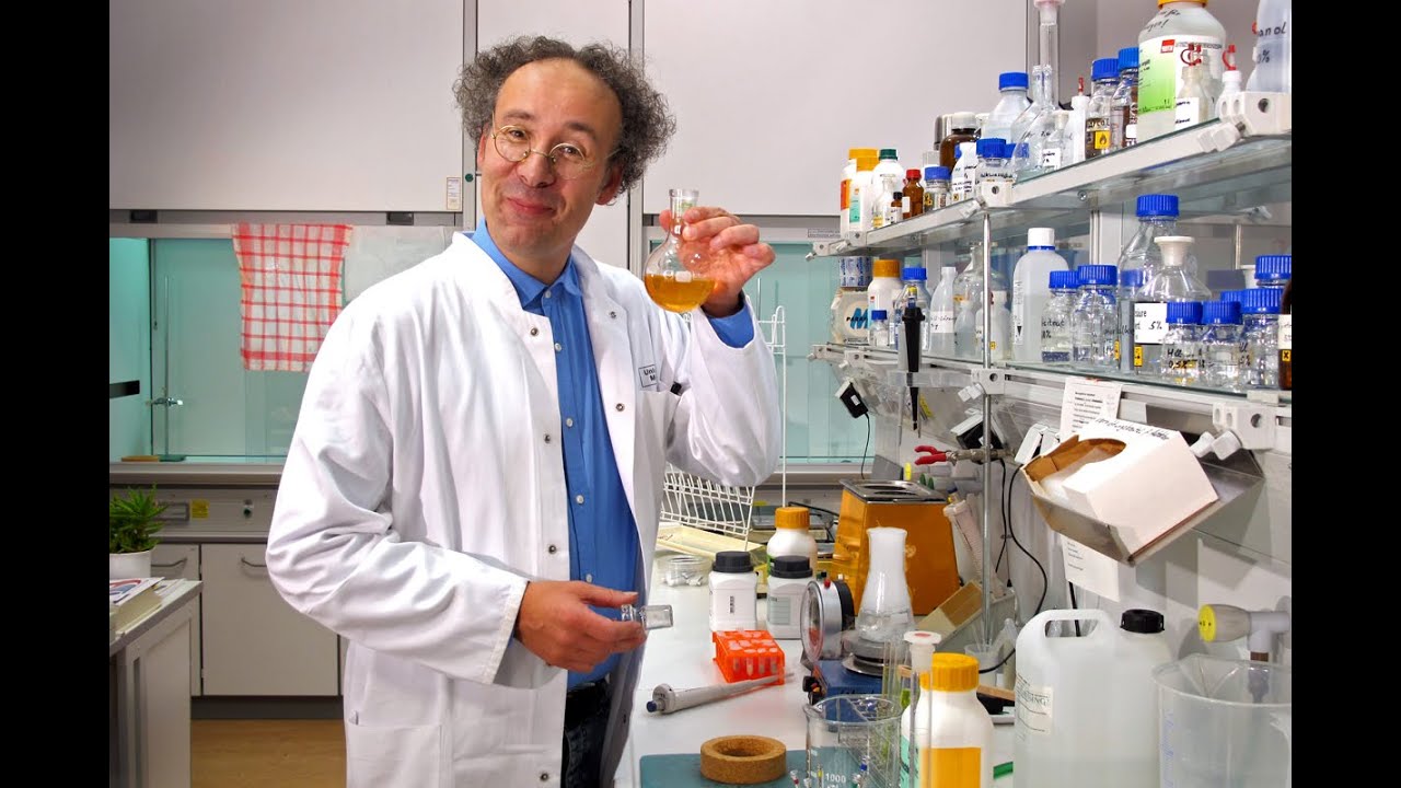 Der Chemiker erkl&auml;rt die Funktion des Fachschaftsrates