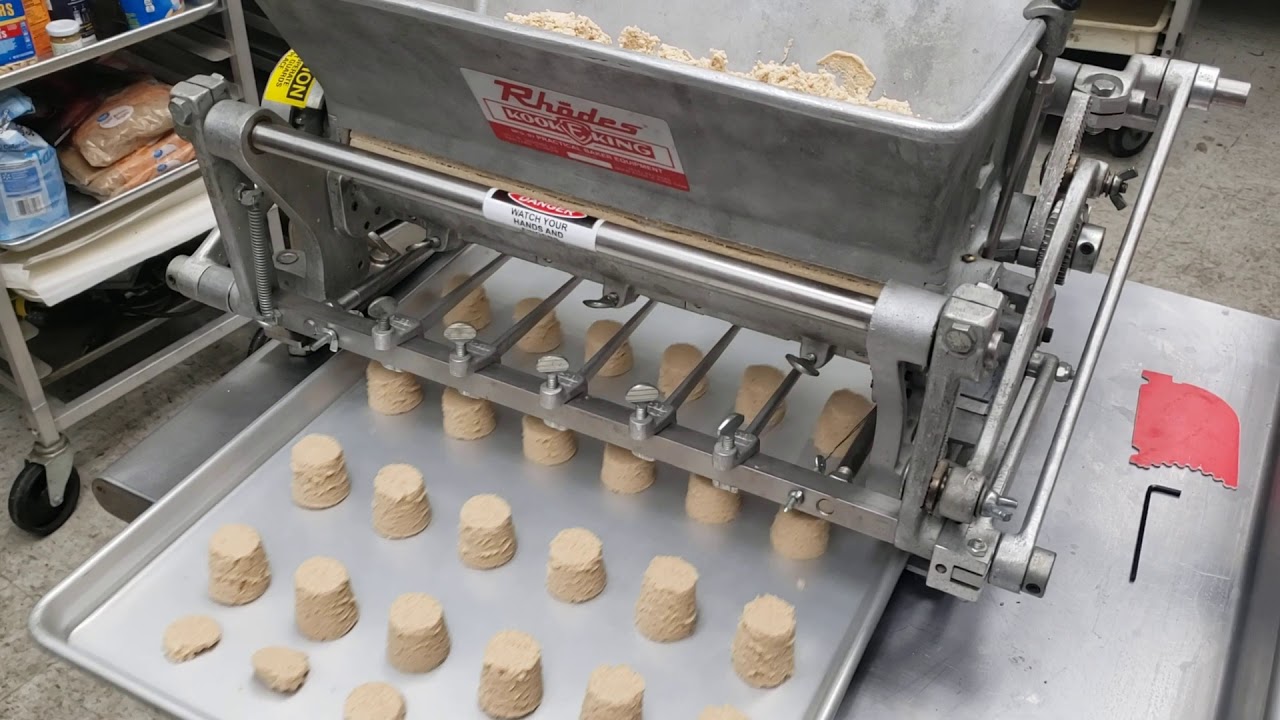 kookeking with dough
