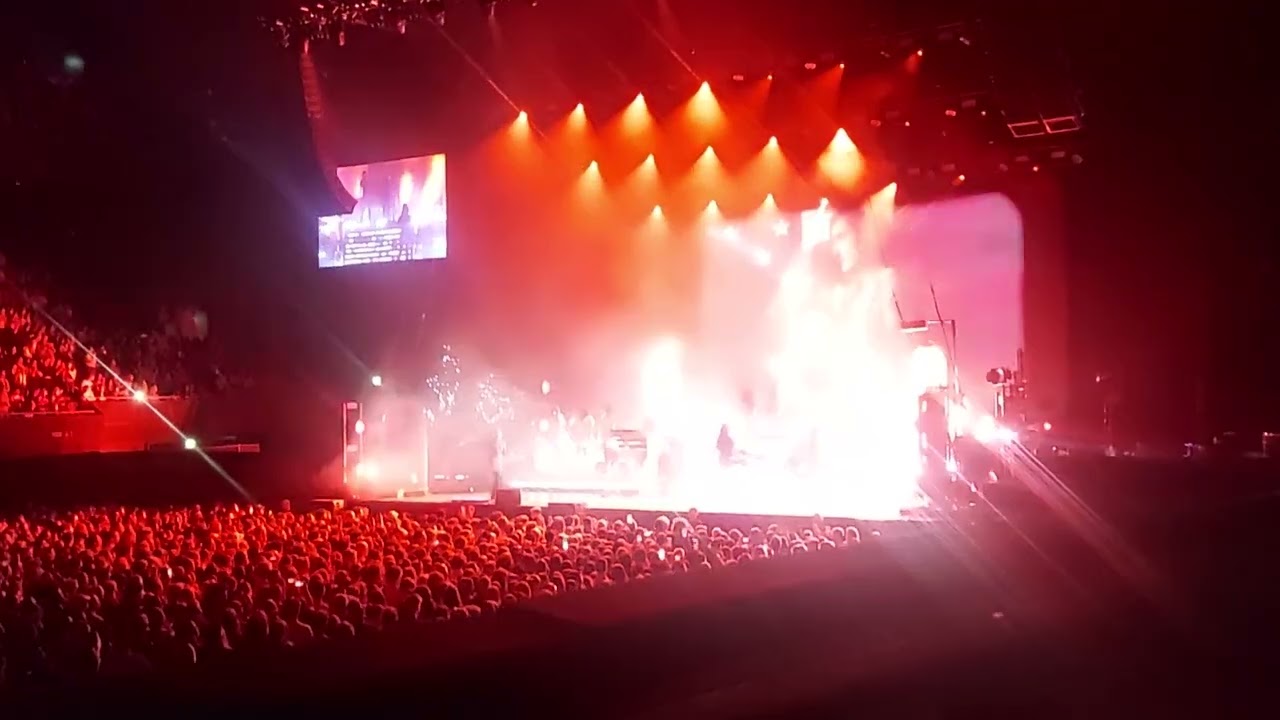 Lana Del Rey - Ride (with monologue) and Born to Die (live in Amsterdam)
