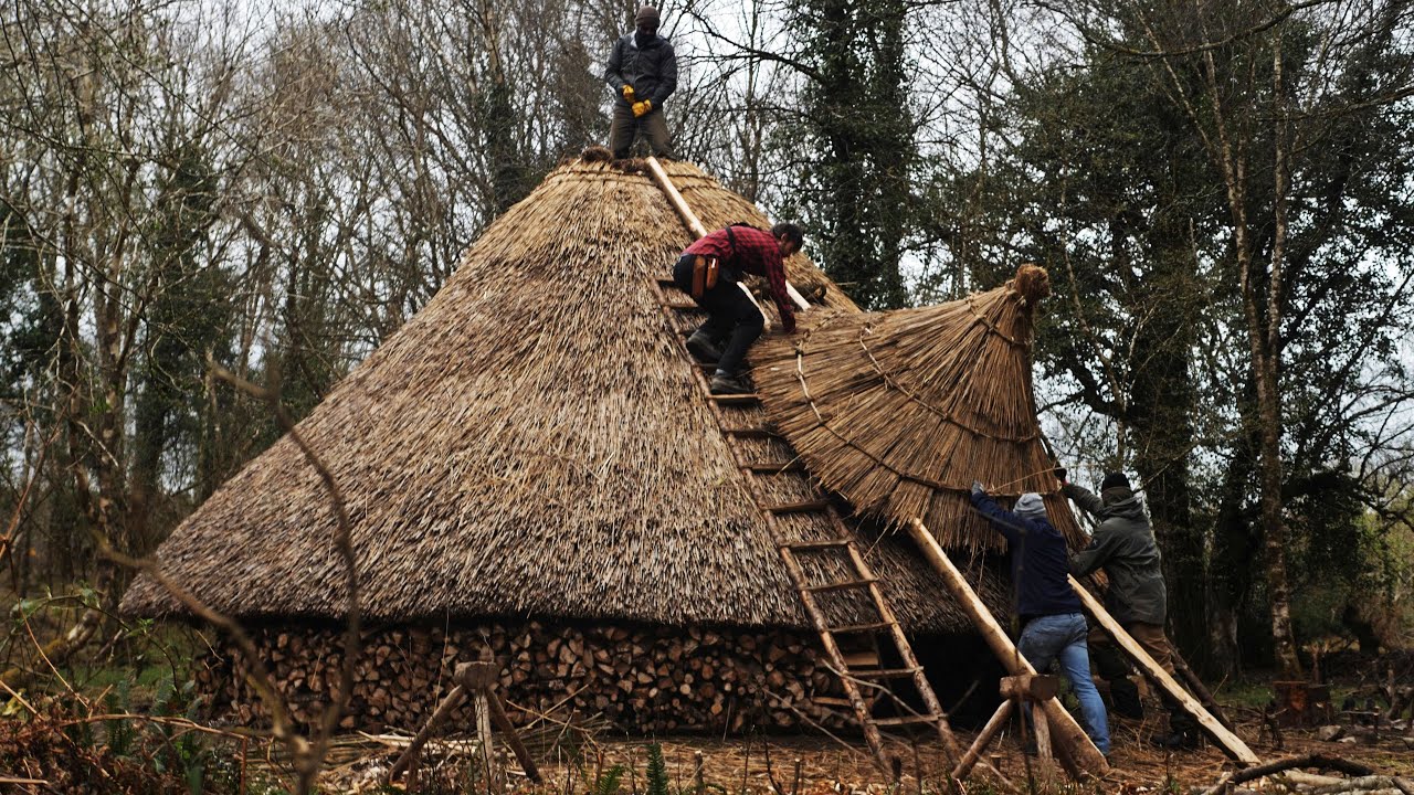 Building a Medieval Roundhouse in the Woods - MAJOR HOIST OPERATIONS! (Ep.21)
