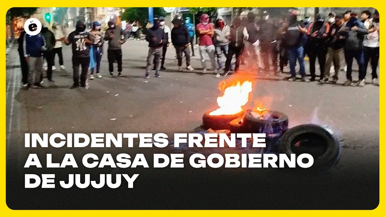 Incidentes frente a la Casa de Gobierno de Jujuy por un reclamo salarial policial | ENTERATE PLAY