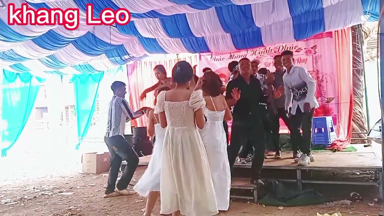 em váy trắng nhảy cực phê với điệu nhảy ngựa tết trong đám cưới ở phú thiện gia lai tây nguyên