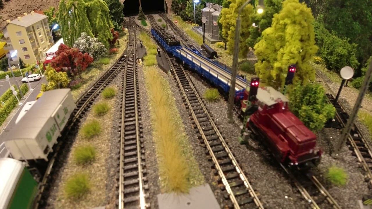 Modelleisenbahn Spur N, Fahrvideo, Fahrszenen am Freitagabend