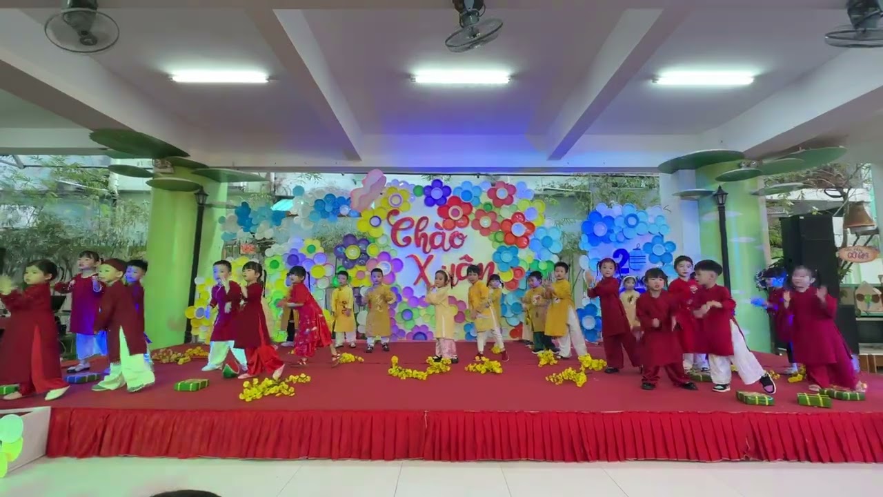 Liên khúc “Xin chào năm mới - Nàng xuân” 
