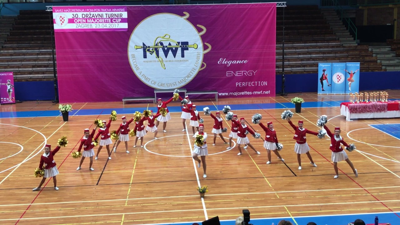 Zlatarbistričke mažoretkinje- cadets classic pom-pon