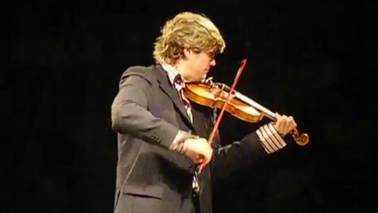 Violinist plays Owner of a Lonely Heart/Smooth Criminal - Michael Jackson - YES