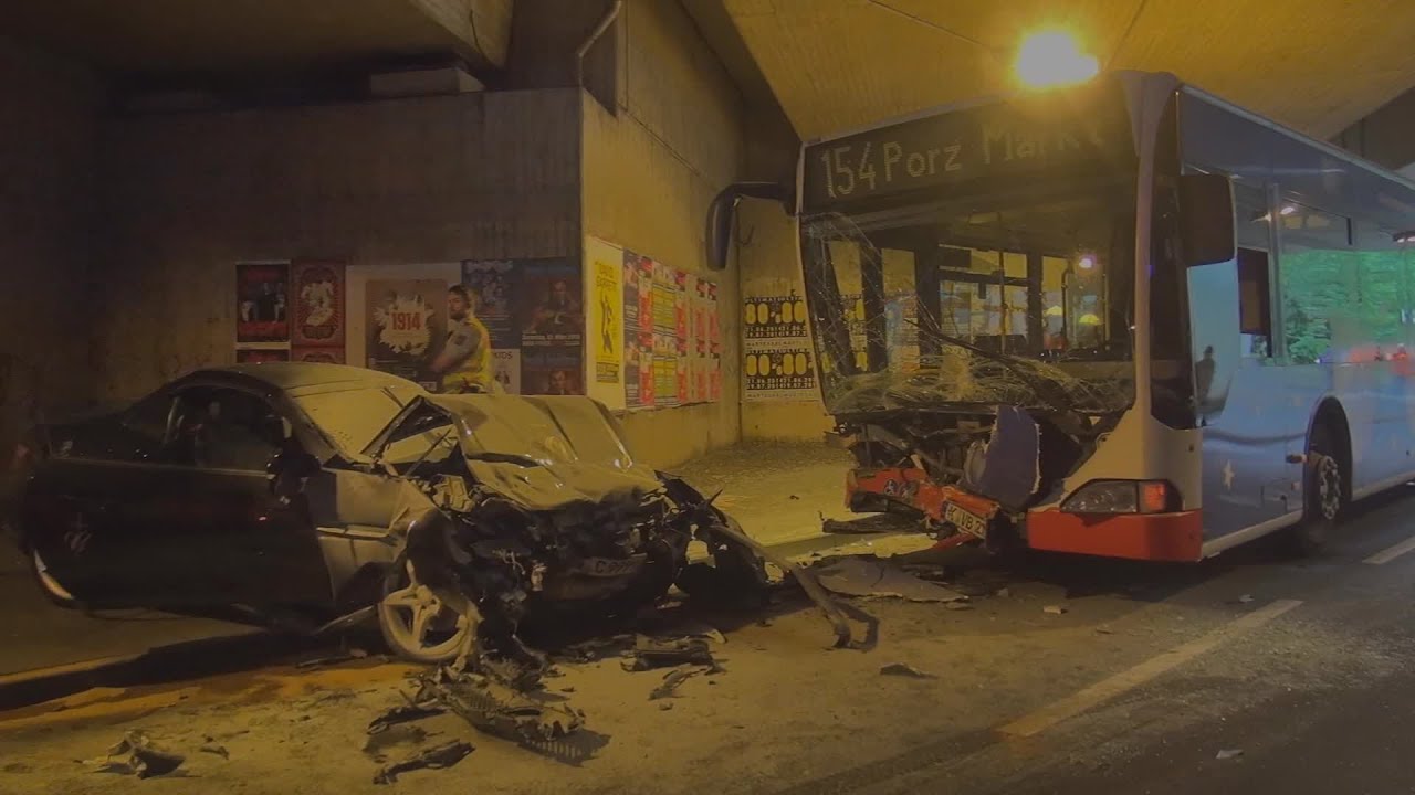 Verkehrsunfall PKW gegen Linienbus mit 12 Verletzten in Köln-Porz am 05.07.2014 + O-Töne