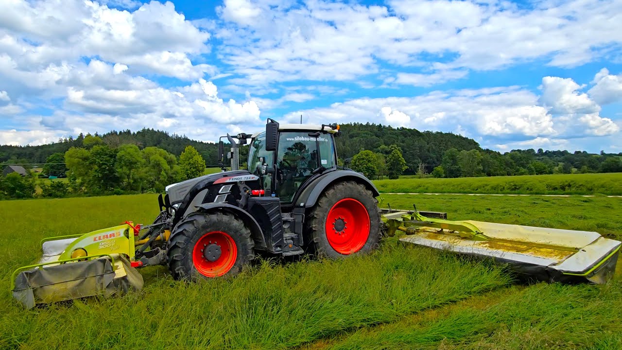 Fendt 724 Black Edition Vario & Favorit 515 C Turbo with first grass cut 2024 in Bavaria!