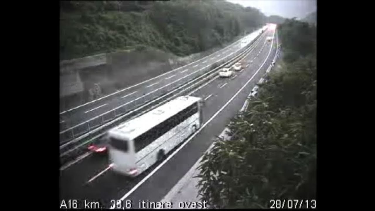 Strage bus Avellino, sequestrate barriere di 12 viadotti su A16