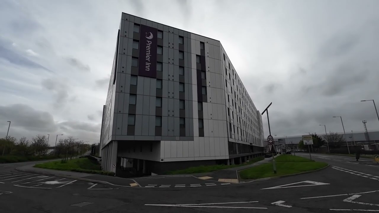 Premier Inn London Heathrow And airport Terminal 4  walk around 2024