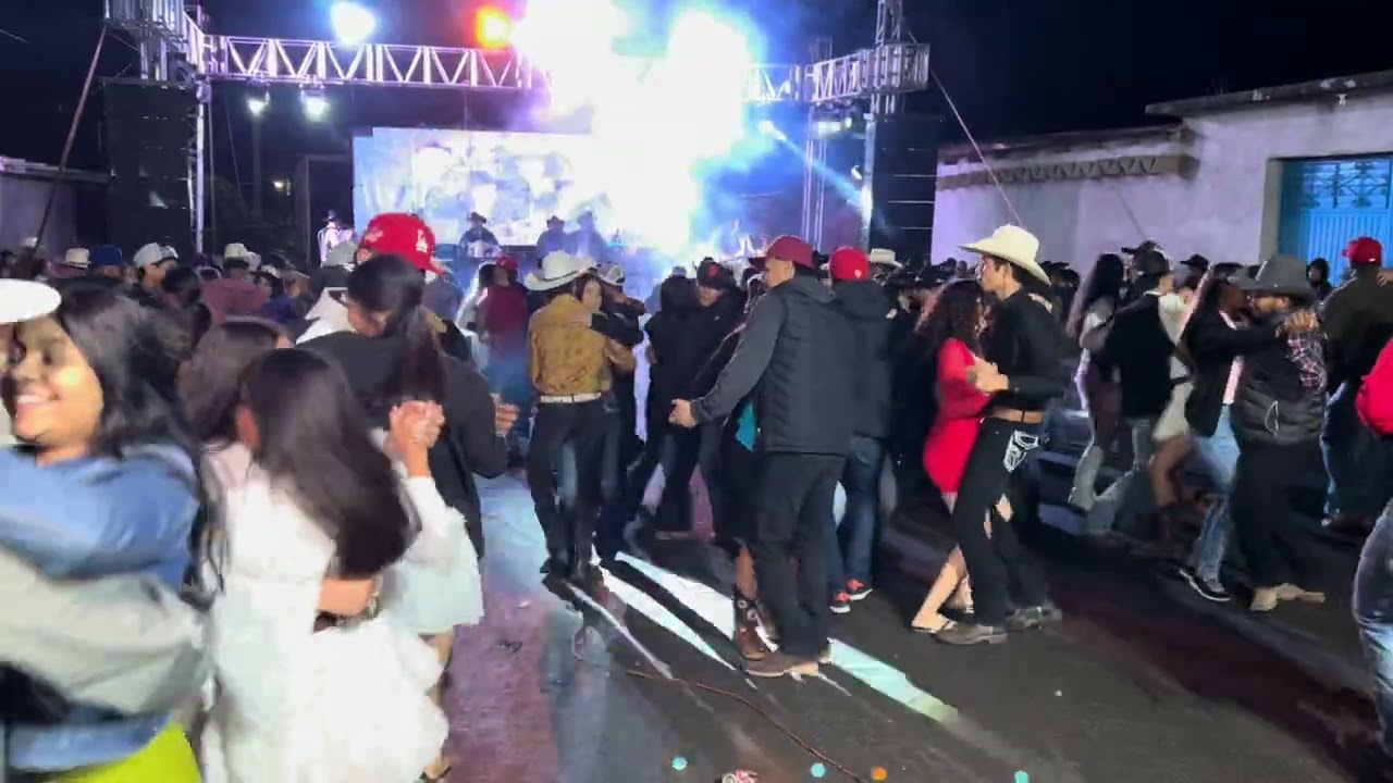 La Infinidad Norteña Poniendo El Ambiente en los Xv Años de 💐Julissa💐Emiliano Zapata Sain Alto Zac.