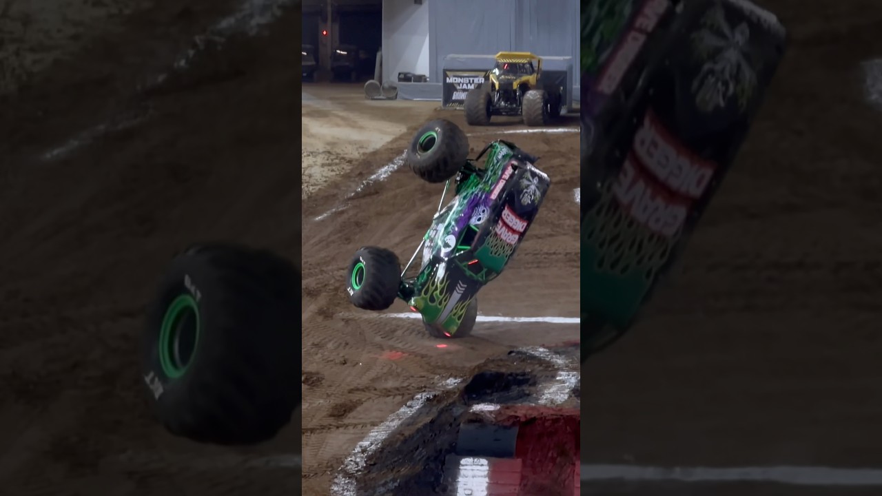 How Did He Pull This Off?! #gravedigger #monsterjam #monstertrucks