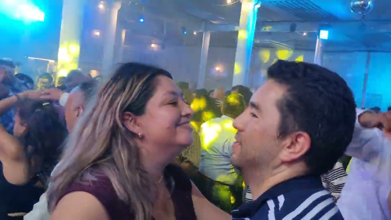Ritmo de cumbia o Agárrate de la brocha trompo loco   - Grupo La Chomba