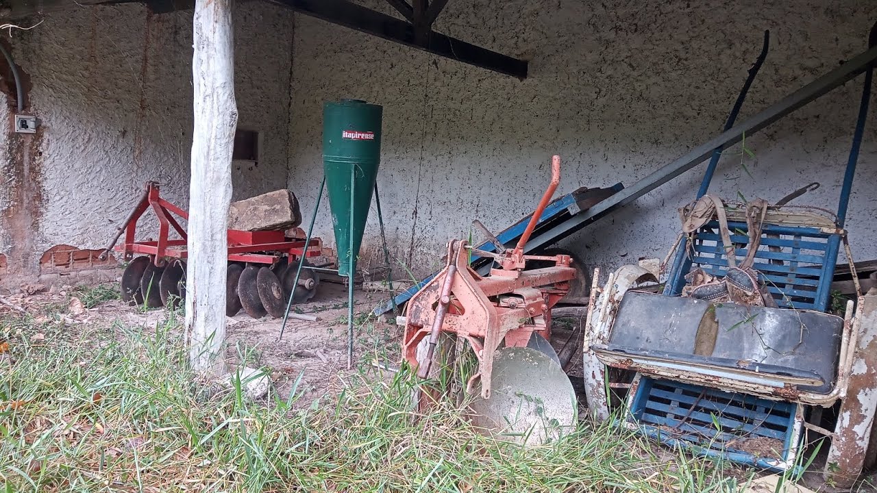 Encontrei uma garagem ABANDONADA dentro da fazenda