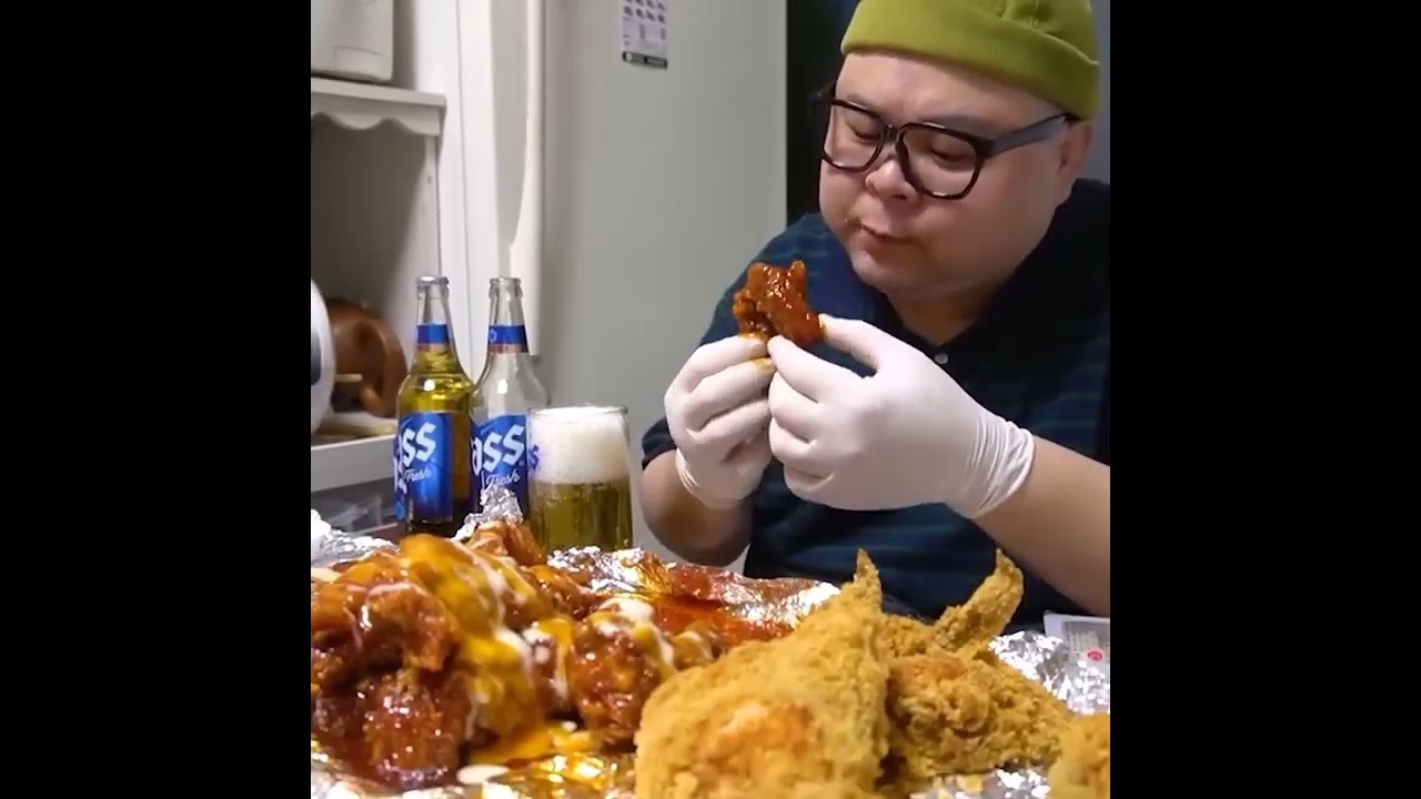 Video with Korean Chicken Beer love 💕 life 💝 enjoy 😍 food #food #foodsharing #mukbang #koreanfood 