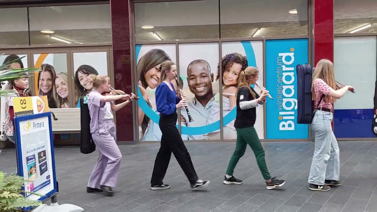 Ricciotti Ensemble in winkelcentrum Bilgaard, Leeuwarden. Expeditie NL 2023