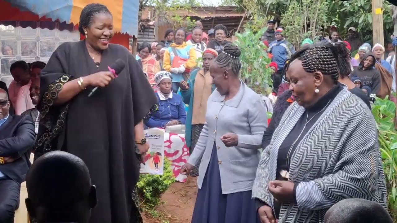 WAMURATHA KUMBÚRA ÚMA WA GÍKUO KÍA NJERI NA MWANA WAKE 
