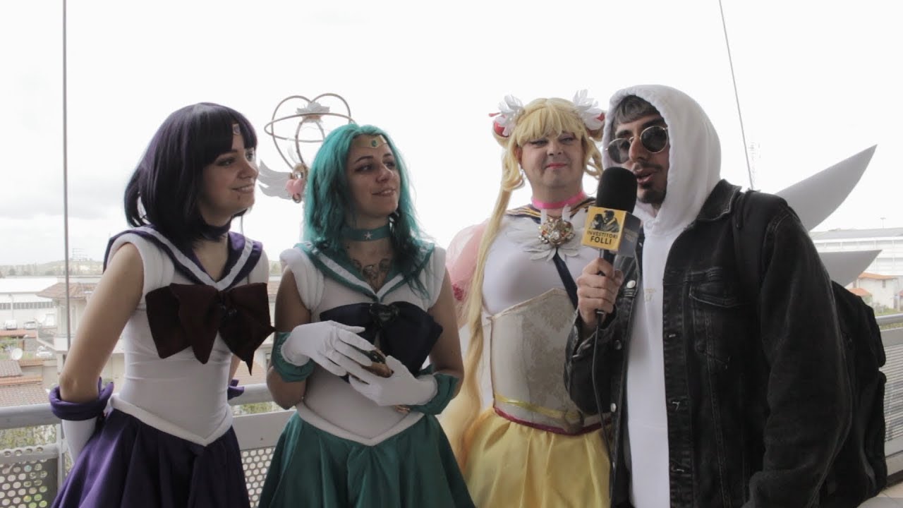 MOLESTARE COSPLAYER CON DOMANDE DI ECONOMIA al Romics