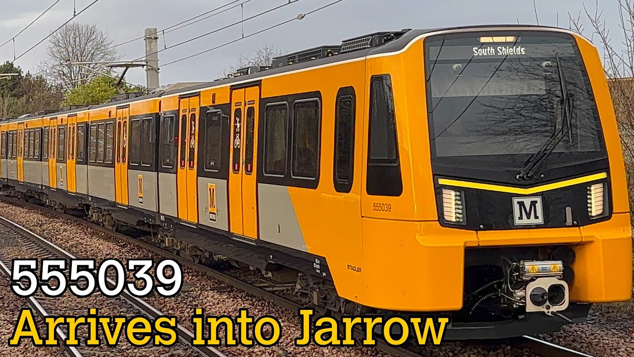 Tyne & Wear Metro | 555039 Arrives at Jarrow