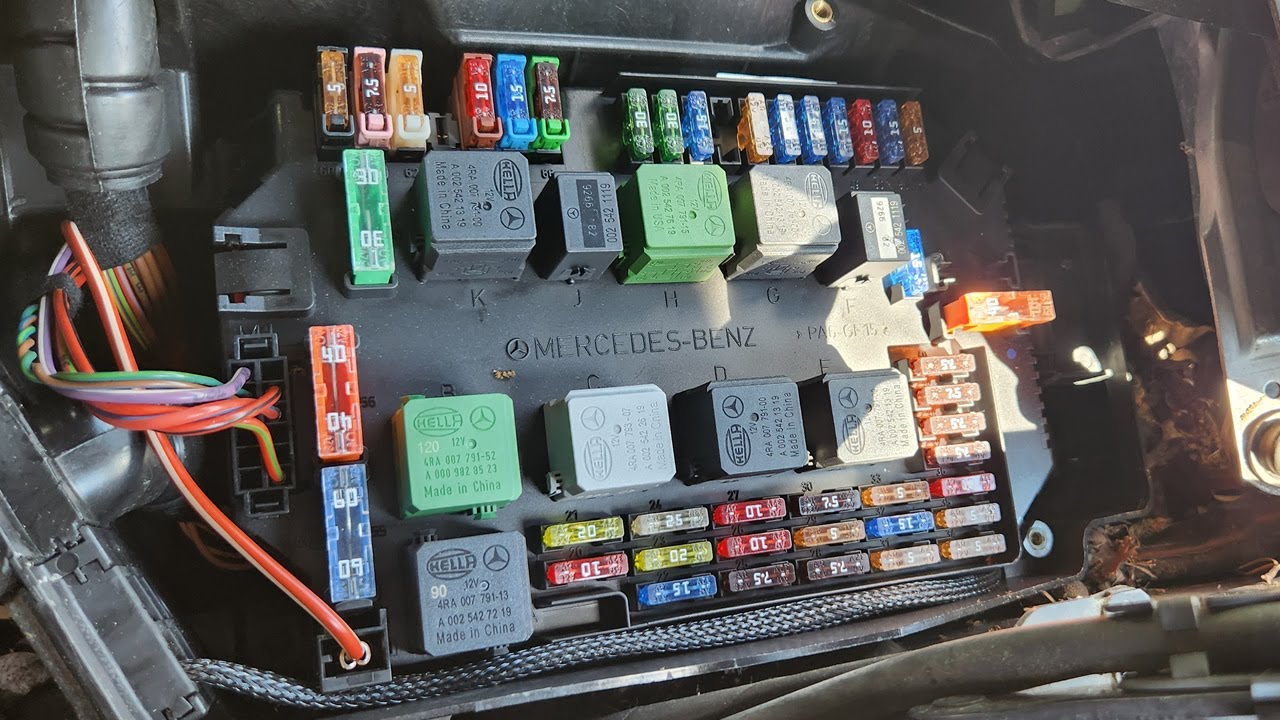 Mercedes S550 W221 Fuse Box Diagram Guide - Engine Bay (2007-2013)