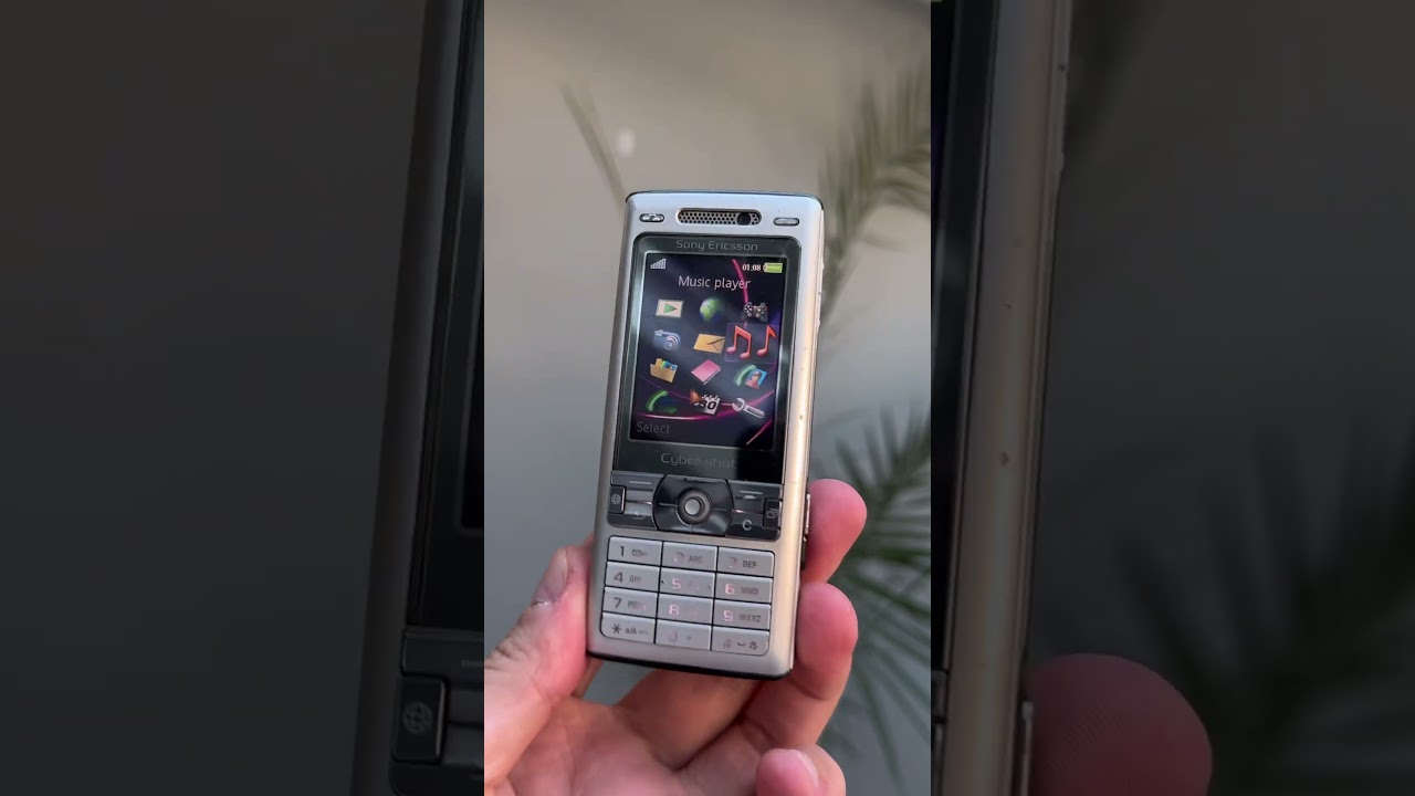 🎨 Nokia N70 vs Sony Ericsson K800 &mdash; design & aesthetics of an era
