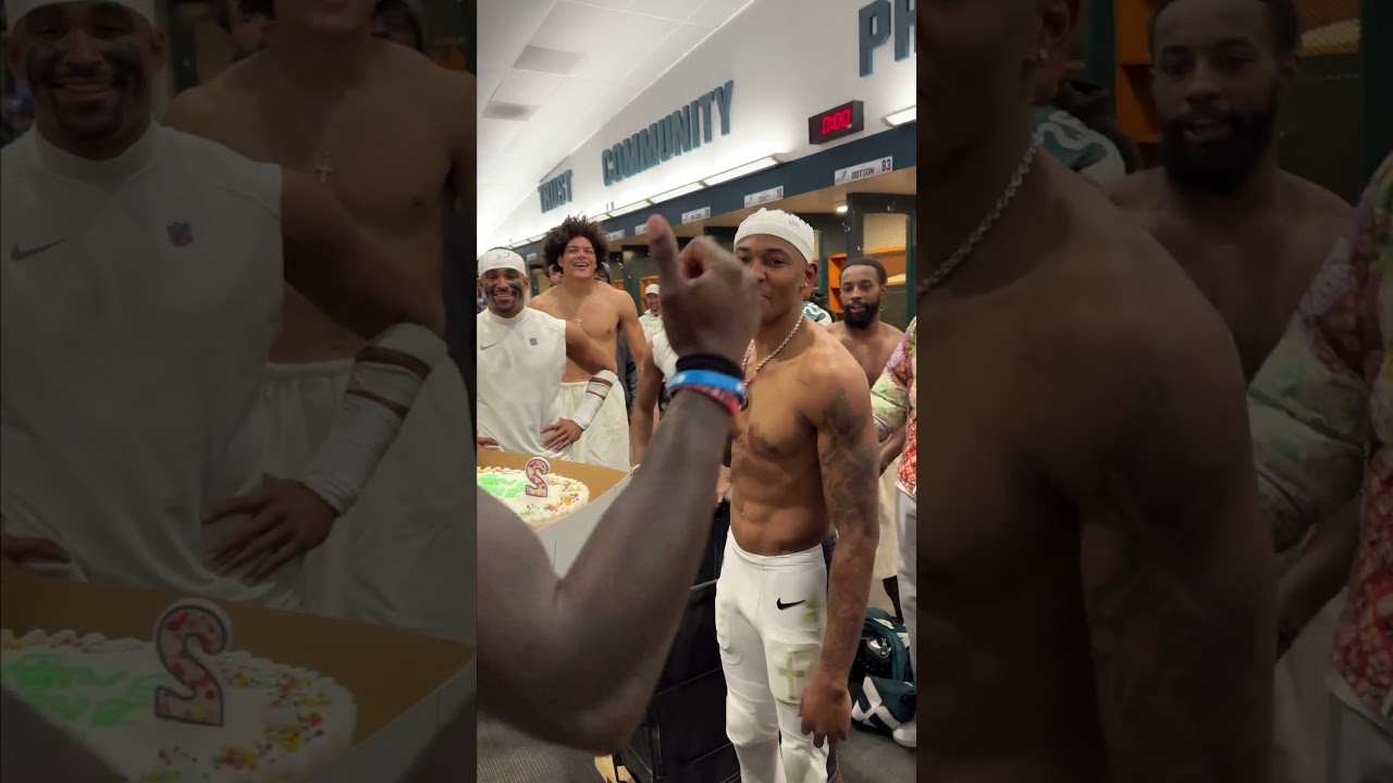 Devonta Smith, it's not your birthday without cake & a song 😂  #shorts