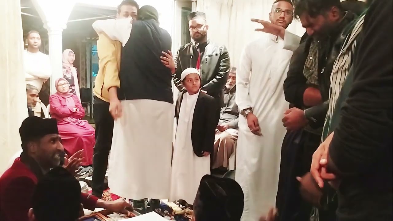 QAMAR MUBARAK MUJE GHUMZADHA