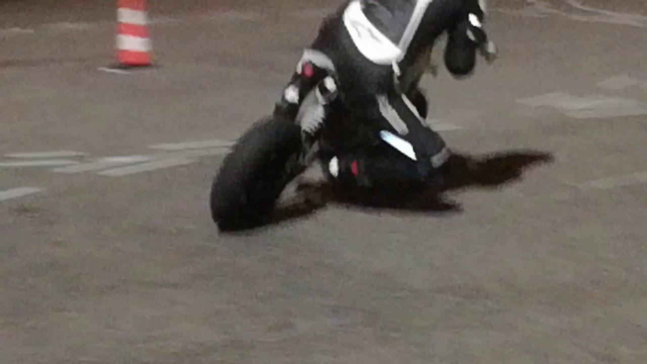 Lidia prima lezione ginocchio a terra🏍🚀