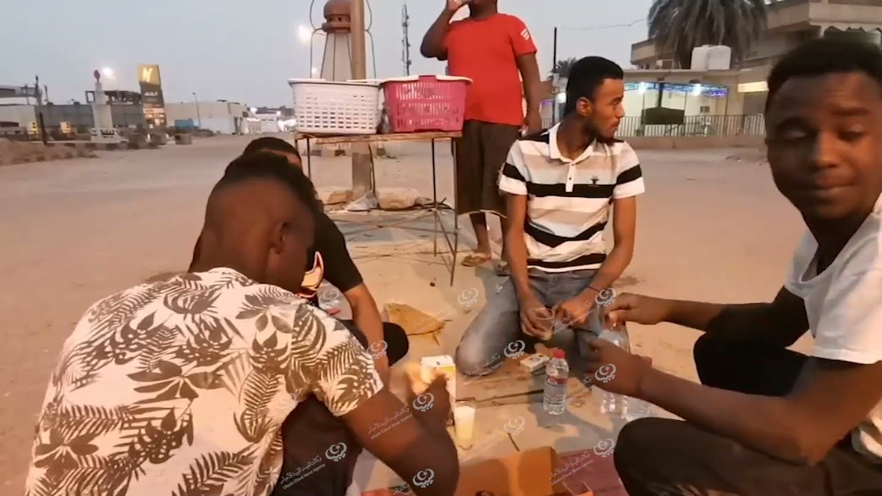 موائد الرحمن الرمضانية للمسافرين والمارة على الطريق العام في الغريفة  LCNA