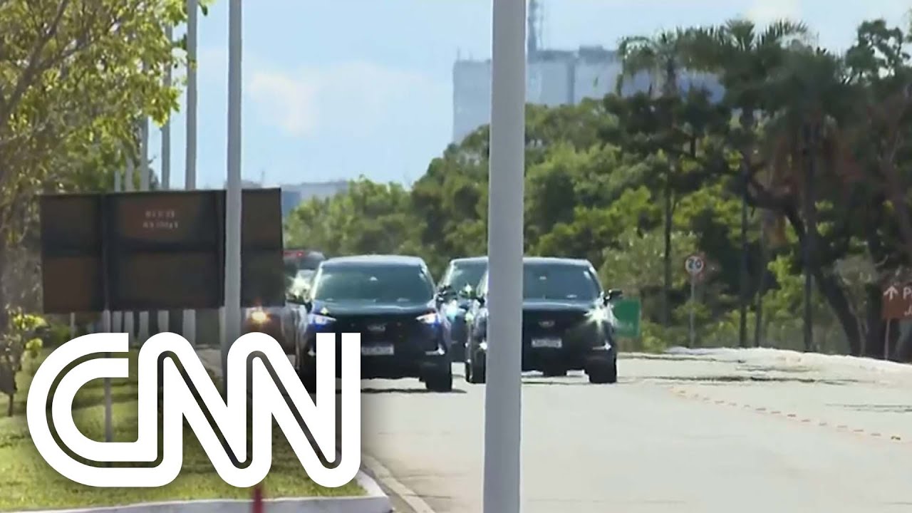 Bolsonaro volta ao Alvorada após votar no Rio de Janeiro | VISÃO CNN