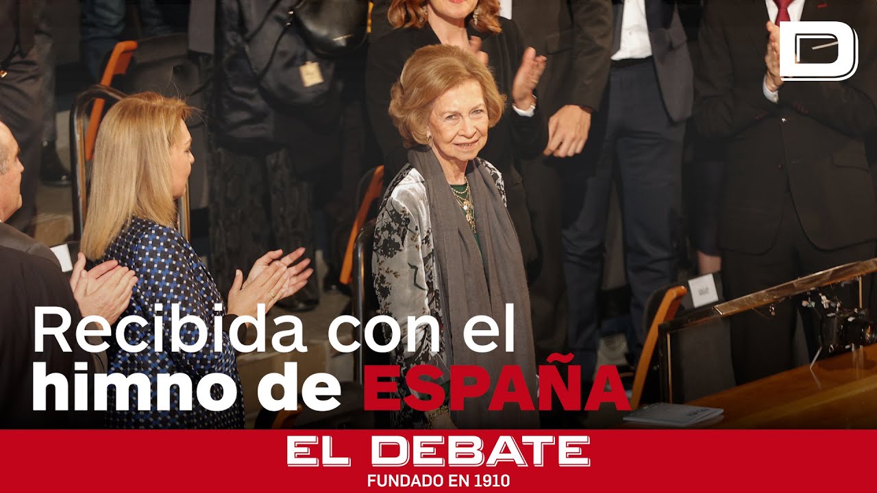 La ovación a la Reina Sofía en el concierto solidario por la dana