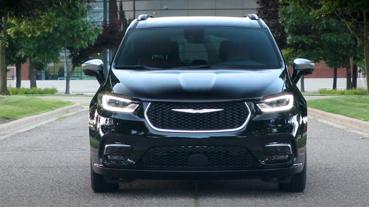 Chrysler Pacifica 2025 обновлённый семейный минивэн