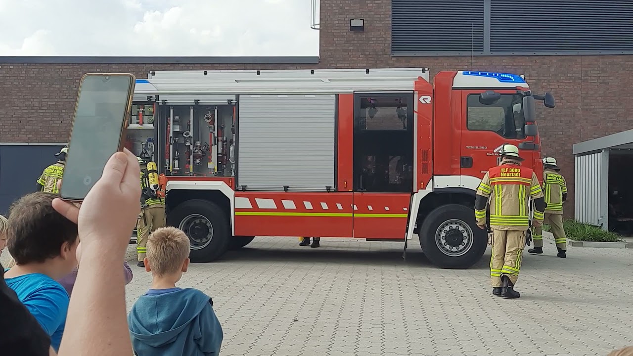 Vorführung  Fettexplosion der Feuerwehr Neustadt am Rübenberge