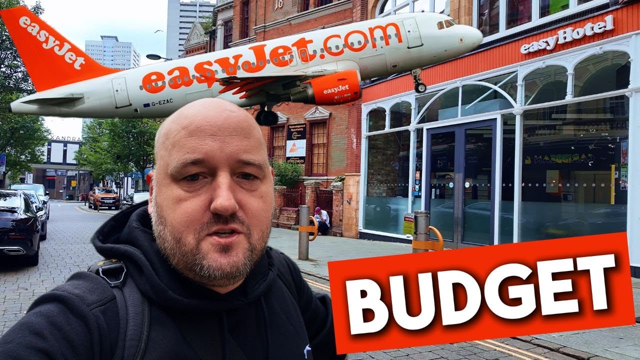 TINY ROOM - I stayed in an EASYJET HOTEL in Birmingham 